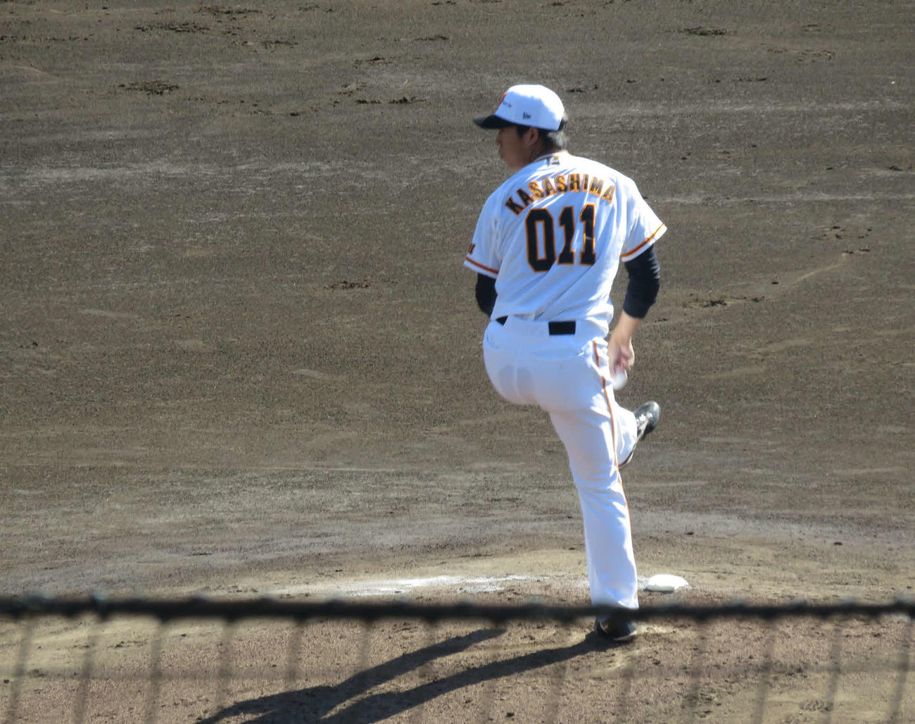 シート打撃に登板した育成の巨人笠島（撮影・小早川宗一郎）