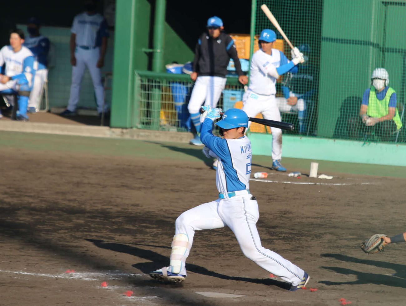 8回、日本ハム清宮は右前打を放つ（撮影・中島宙恵）