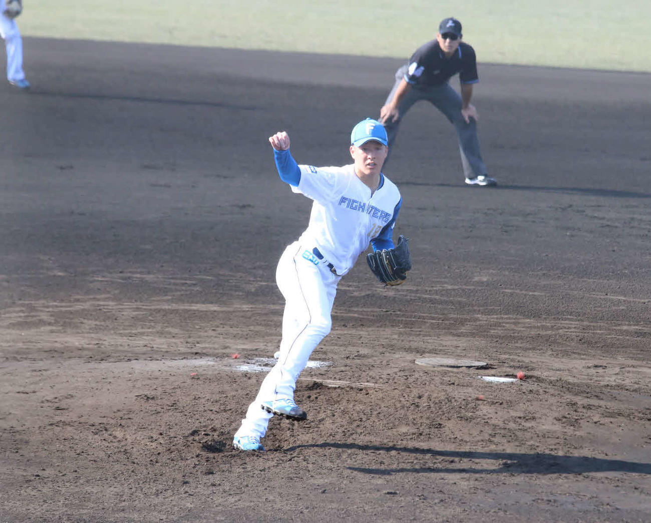 1イニングを1安打3失点だった日本ハム吉田（撮影・中島宙恵）