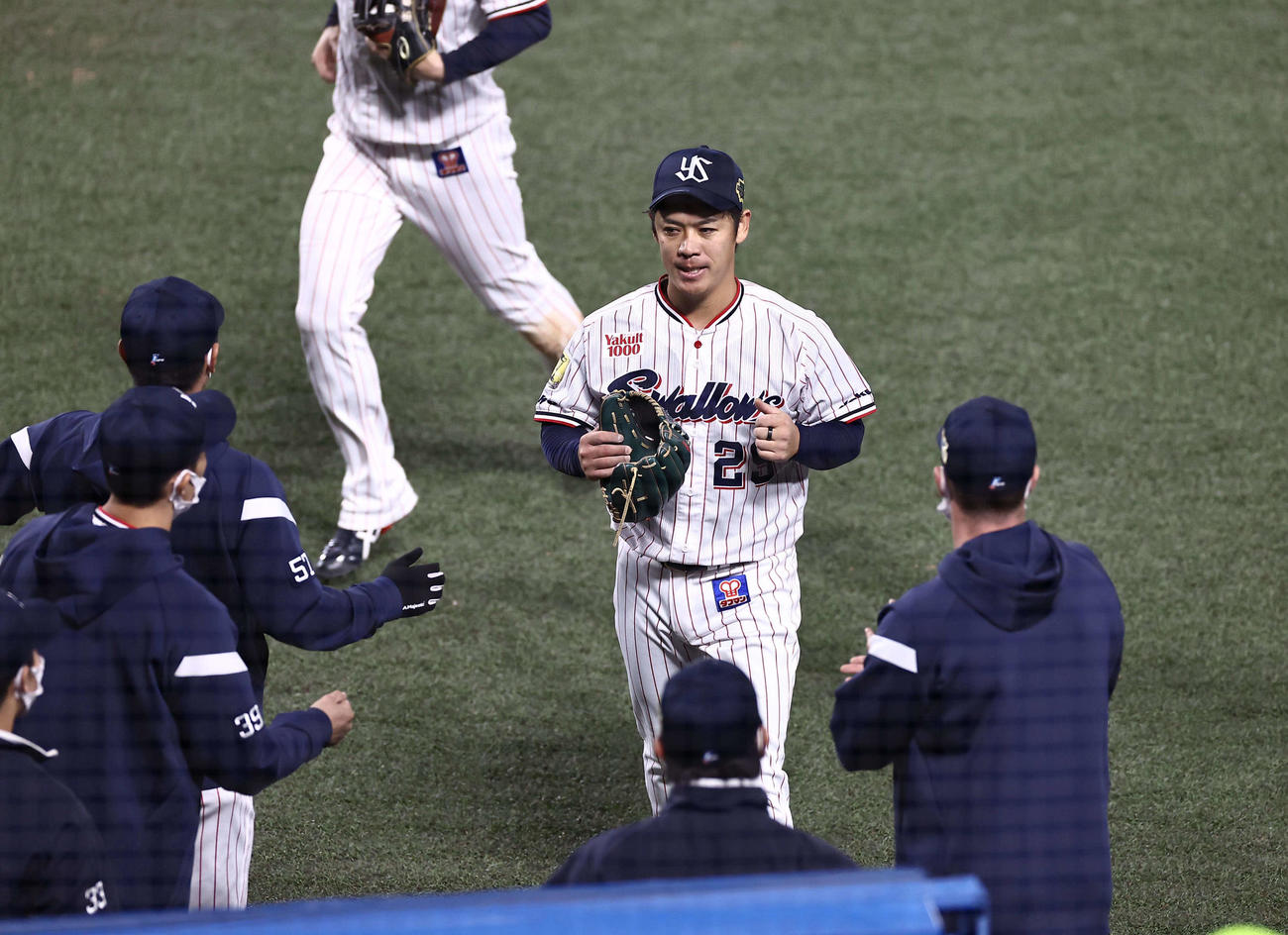6回1失点で降板する小川（撮影・上田博志）