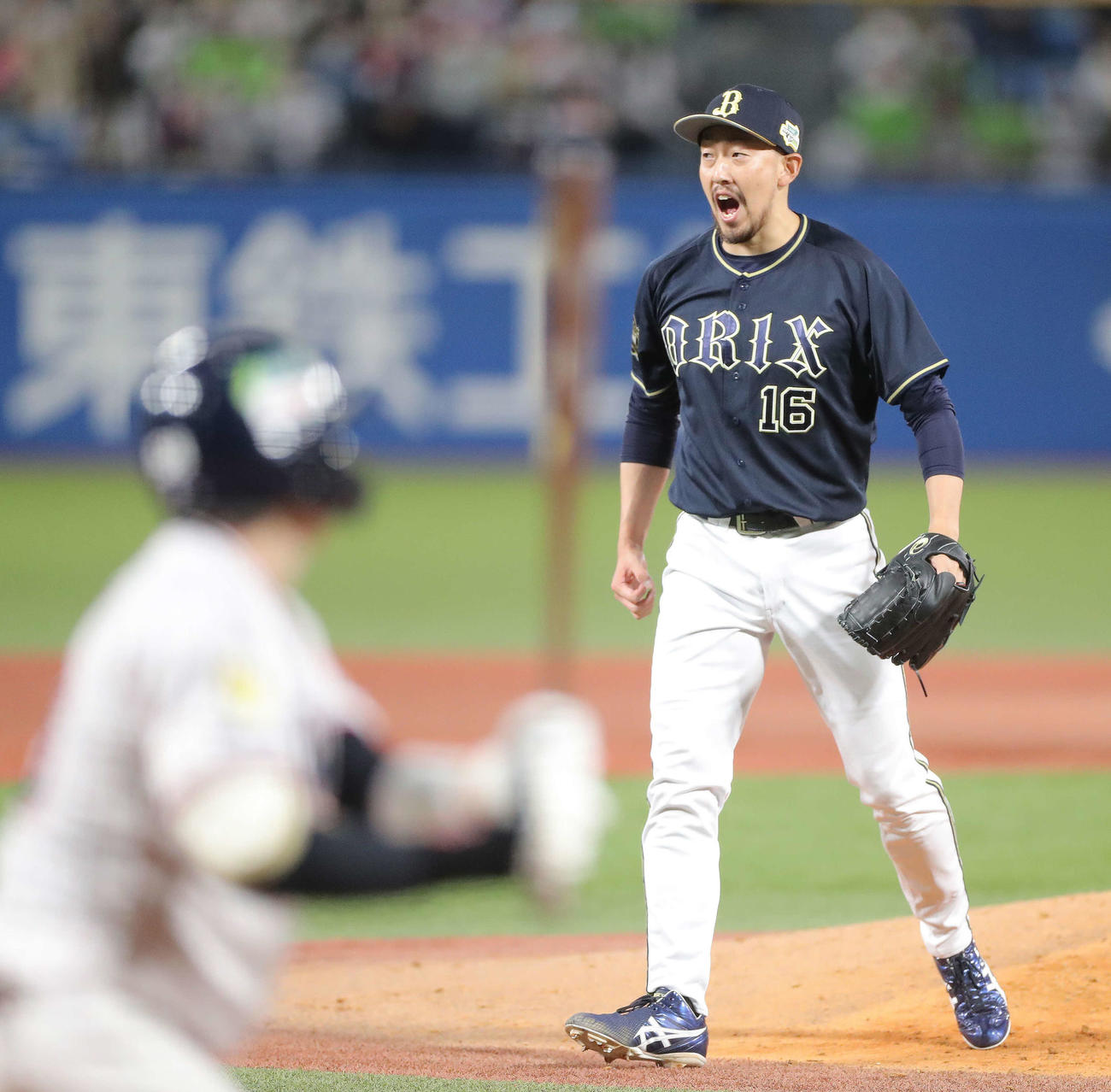 ヤクルト対オリックス　7回裏ヤクルト2死、長岡を三振に抑えほえる平野佳（撮影・河田真司）