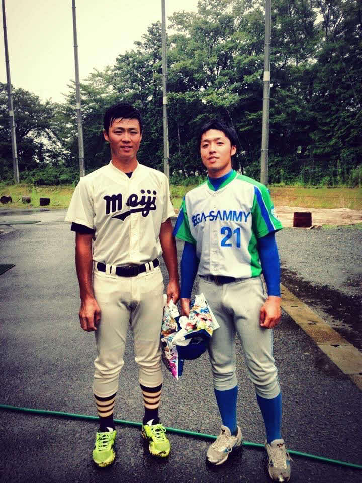 明大時代のオリックス山崎福（左）と、社会人セガサミー時代の兄福之さん（本人提供）