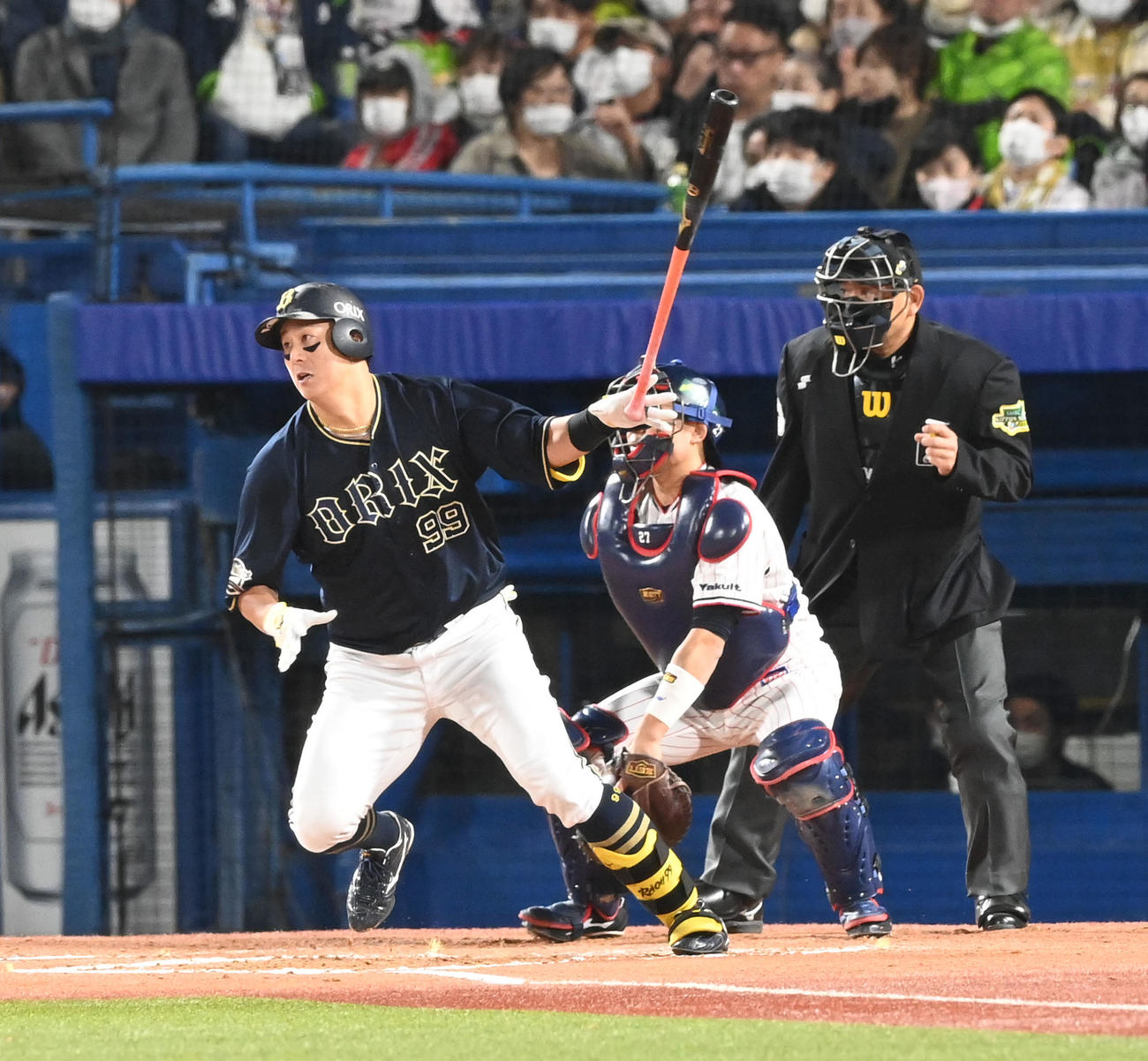 ヤクルト対オリックス　6回表オリックス2死一、二塁、杉本は先制の右前適時打を放つ（撮影・前岡正明）