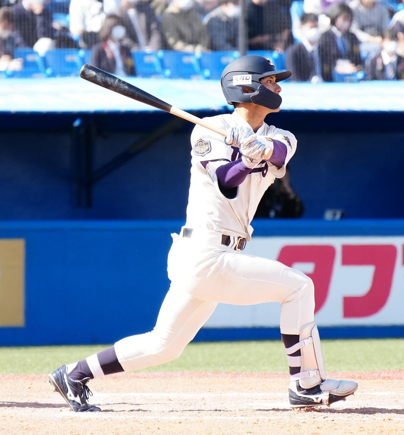 明大対立大　8回表明大無死二塁、右越えに逆転2点本塁打を放つ宗山（撮影・江口和貴）