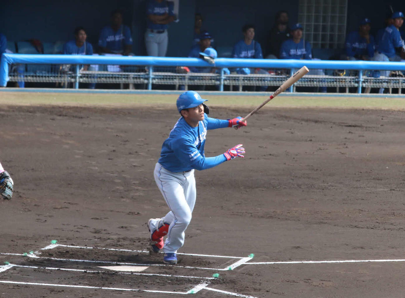 1回に右越え二塁打を放つ日本ハム野村（撮影・中島宙恵）