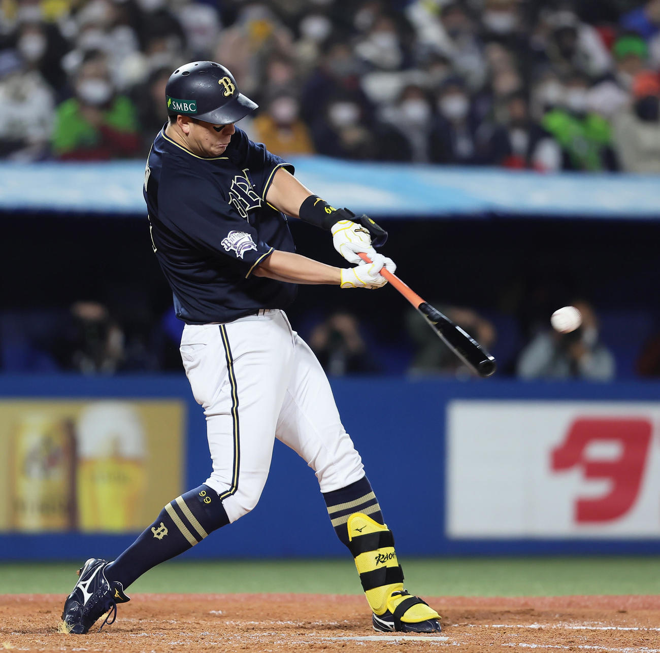 日本シリーズ第7戦　ヤクルト対オリックス　5回表オリックス2死満塁、杉本裕太郎の打球を中堅手塩見泰隆が失策、3点を奪う（撮影・足立雅史）