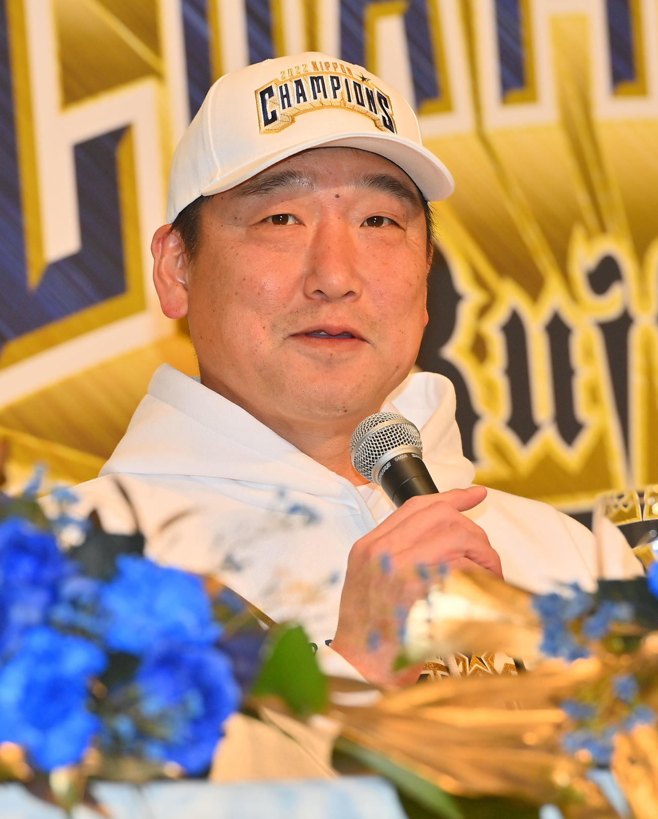 優勝会見で報道陣の質問に答えるオリックス中嶋監督（撮影・和賀正仁）