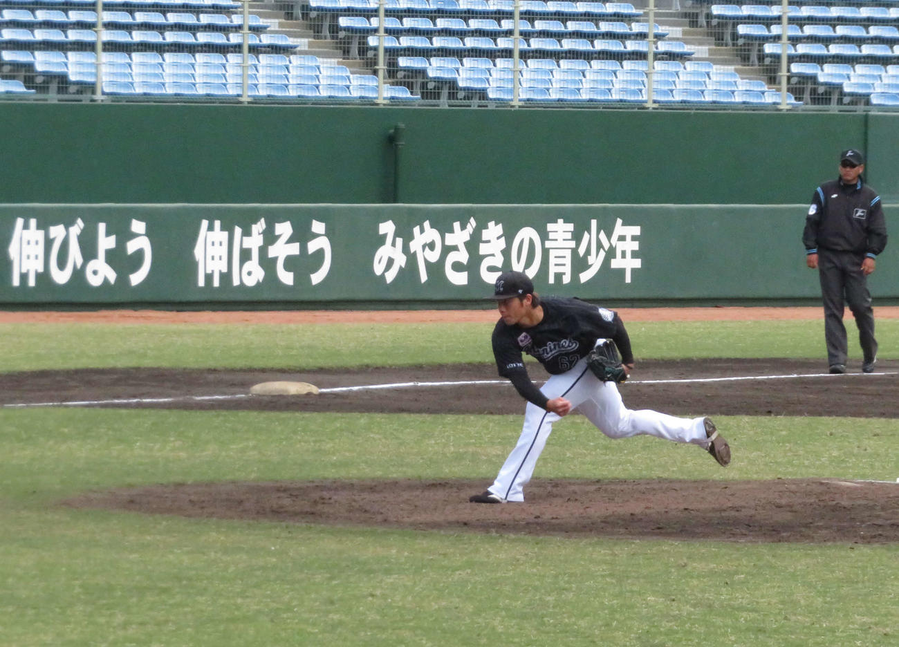 フェニックスリーグ楽天戦で先発した宮崎県出身のロッテ森遼大朗（撮影・金子真仁）