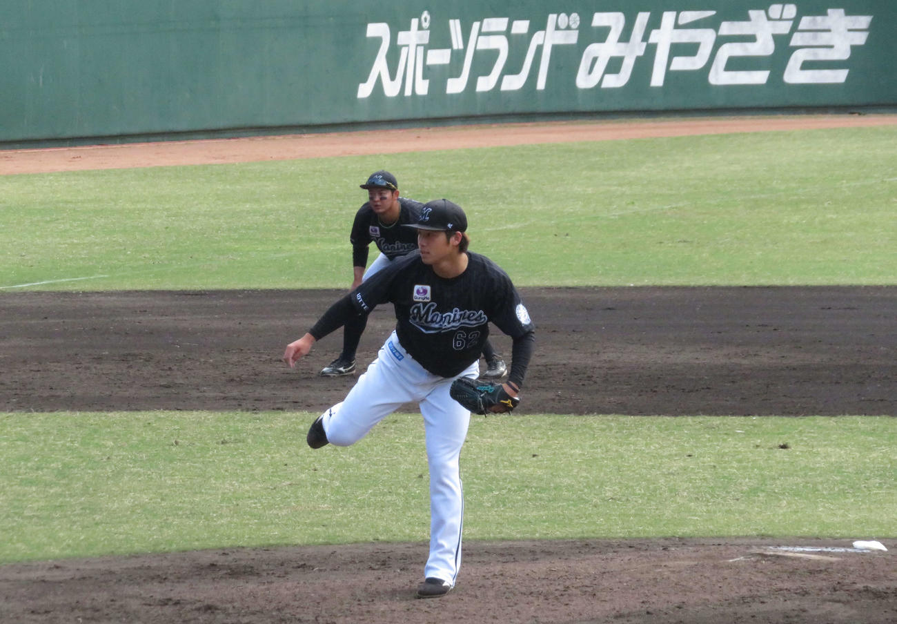 フェニックスリーグ楽天戦に先発した宮崎県出身のロッテ森遼大朗（撮影・金子真仁）