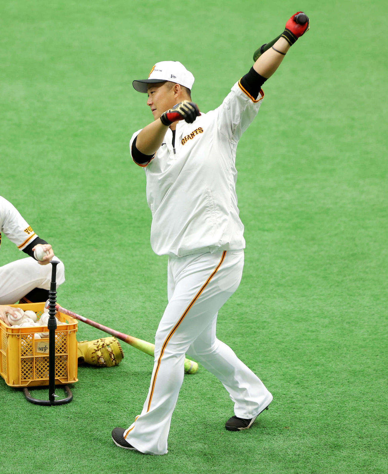 打撃練習する巨人中田翔（2022年10月10日撮影）