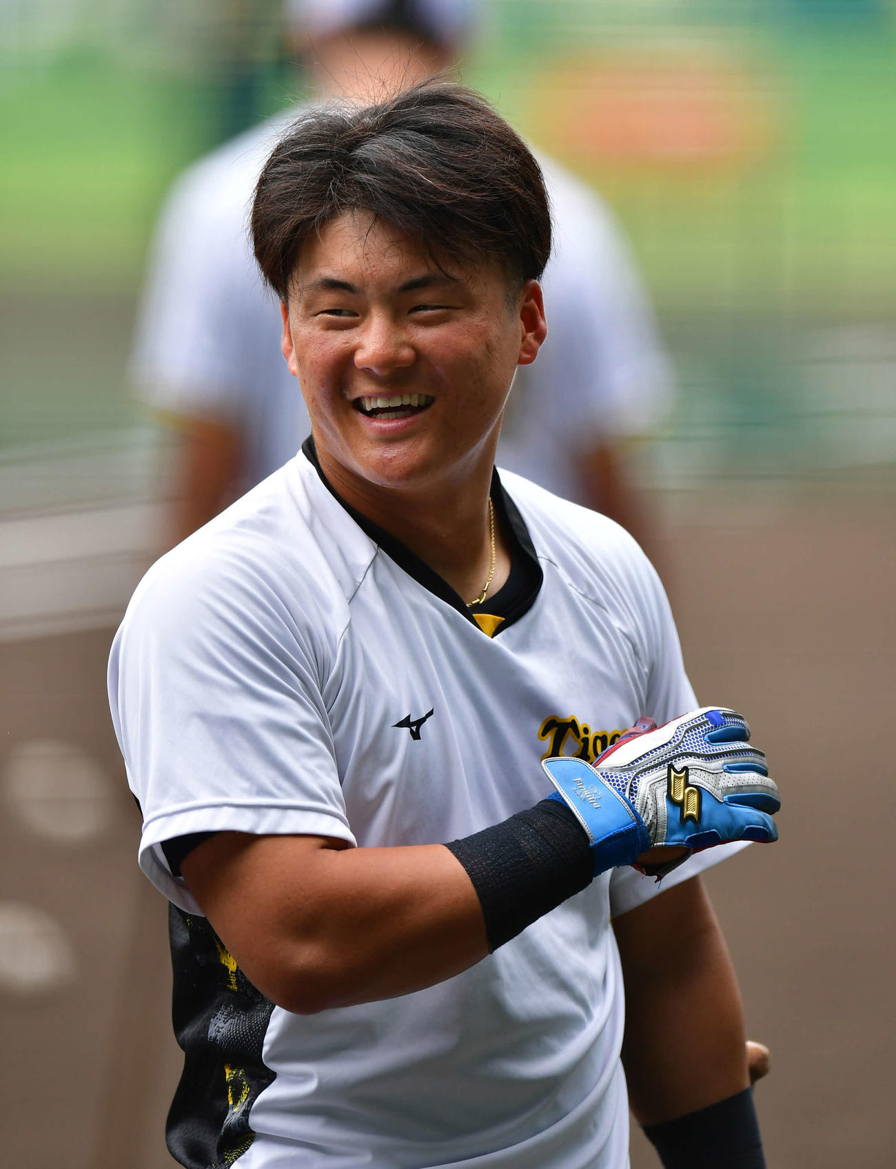 6月11日、甲子園で笑顔を見せる阪神前川
