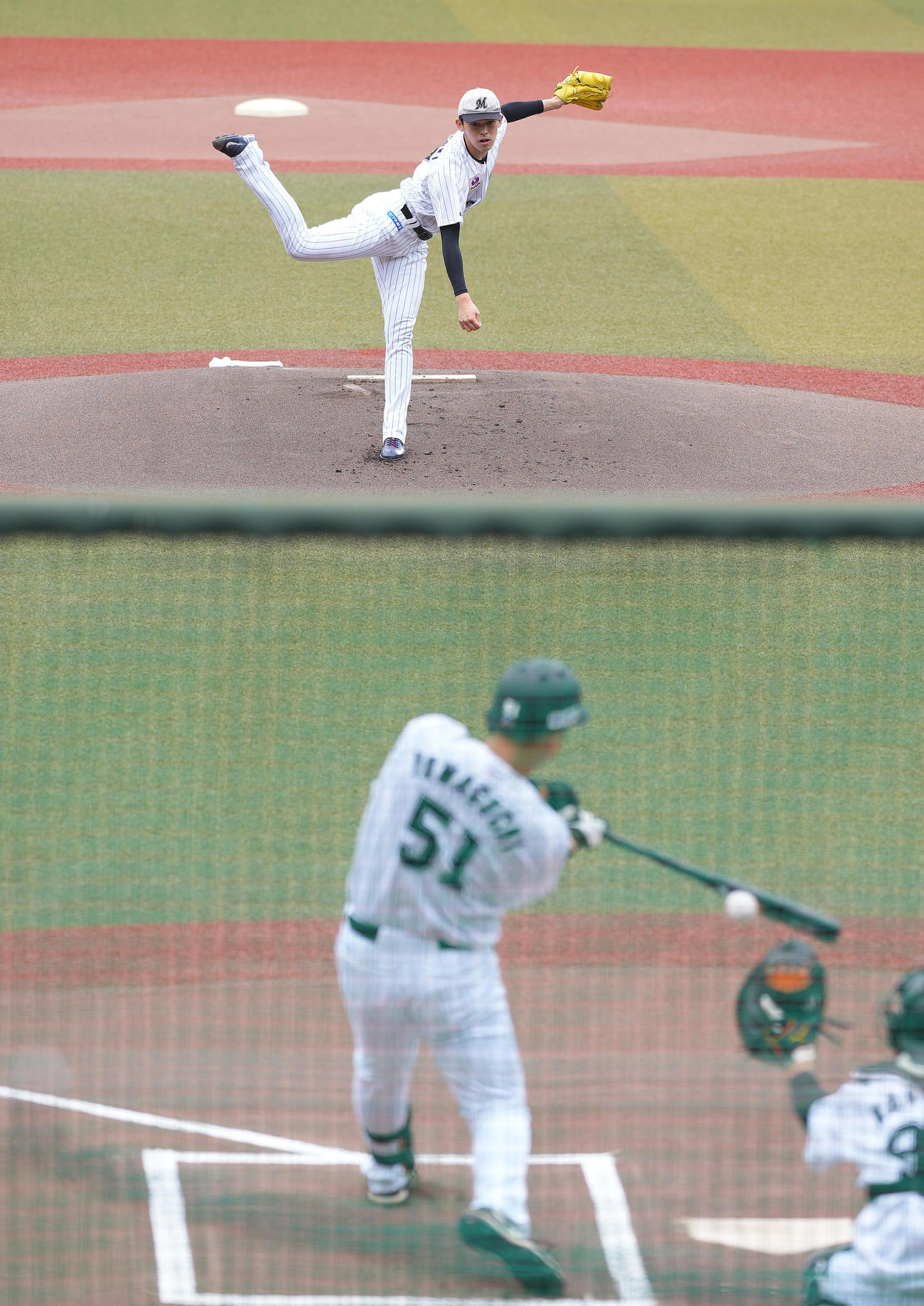 ライブBPで投球するロッテ佐々木朗。打者山口（撮影・垰建太）