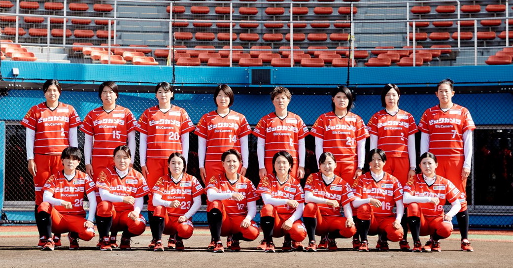 「MARINES FAN FEST 2022」に参加するビックカメラ高崎女子ソフトボール部の選手たち