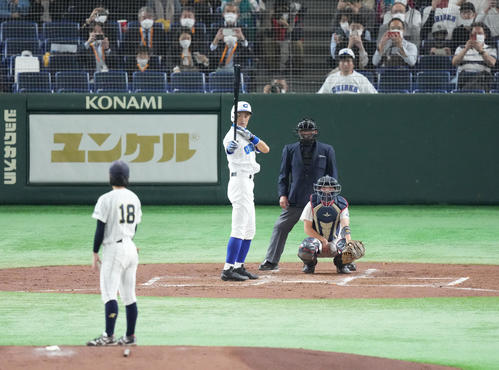 イチロー選抜対高校野球女子選抜　2回裏イチロー選抜1死、打席で構えるイチロー氏。投手は日高（撮影・菅敏）
