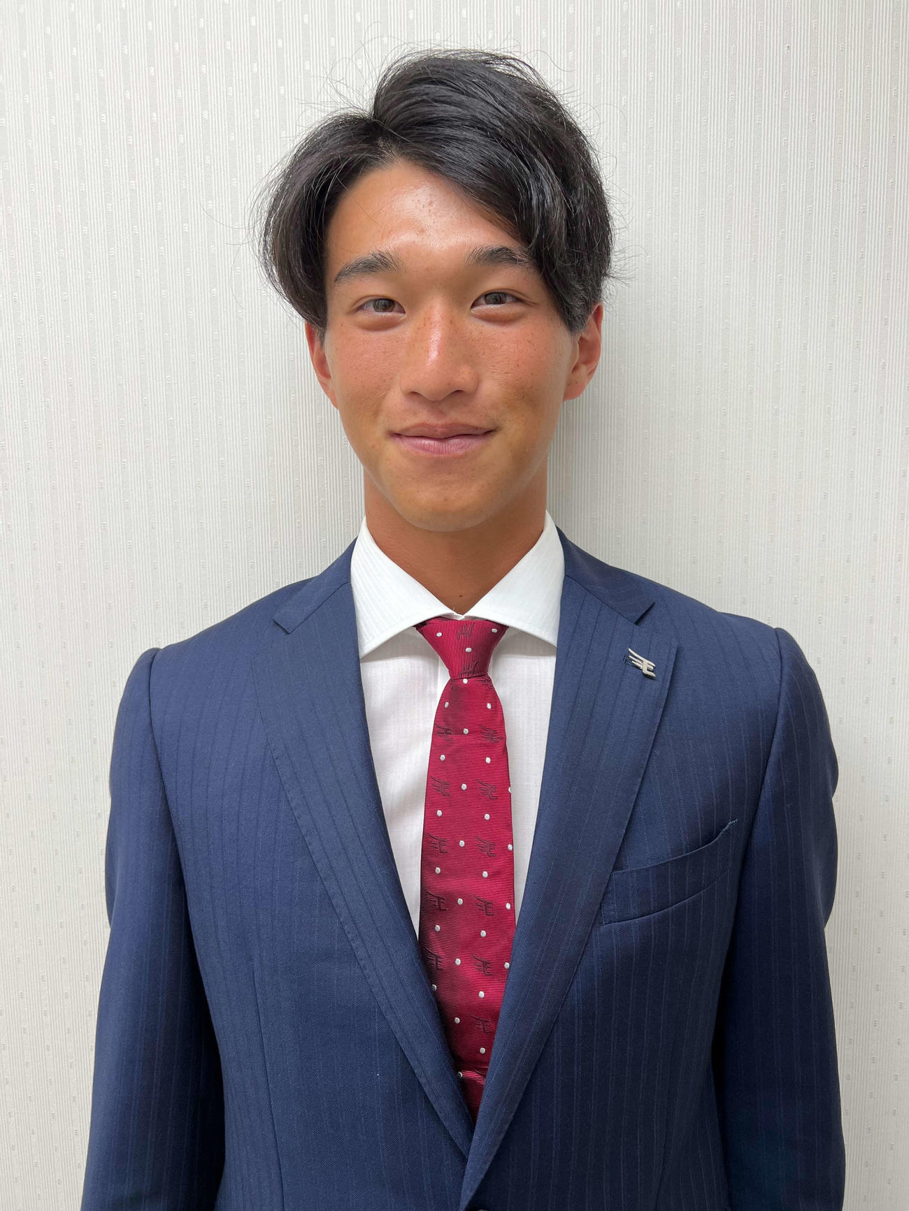 初の契約更改を終えた楽天吉野（楽天野球団提供）
