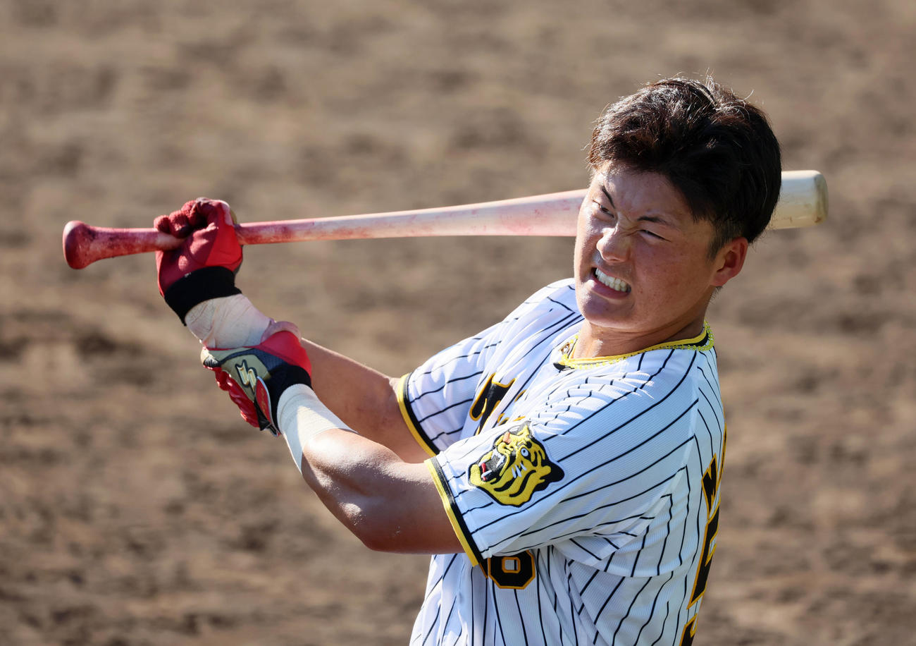 ロングティー打撃を行う前川（撮影・加藤哉）