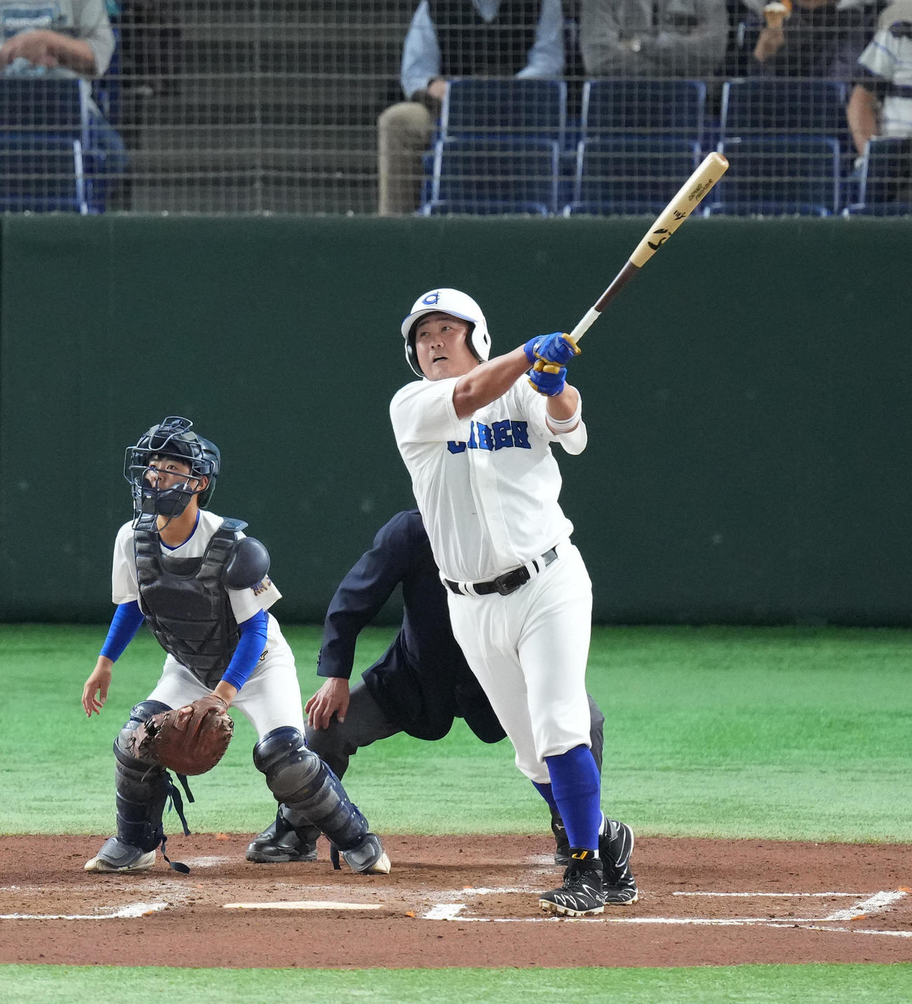 イチロー選抜対高校野球女子選抜　6回裏イチロー選抜無死、右二塁打を放つ松坂氏（撮影・菅敏）