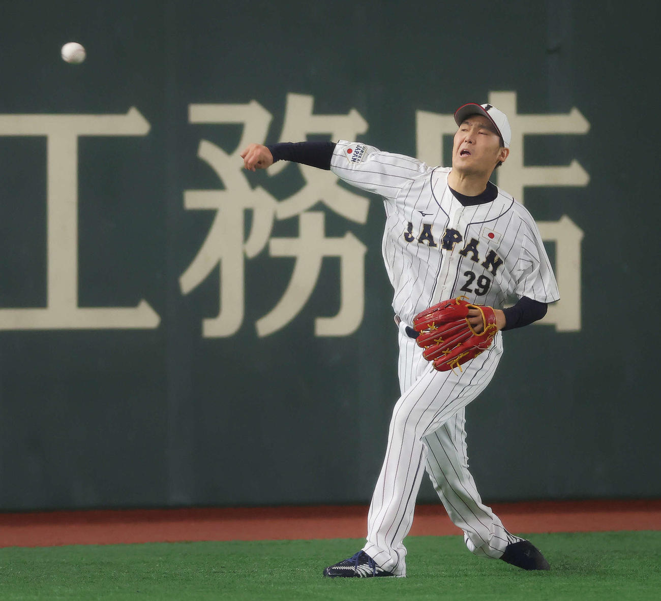 キャッチボールする侍ジャパン石川（撮影・河田真司）