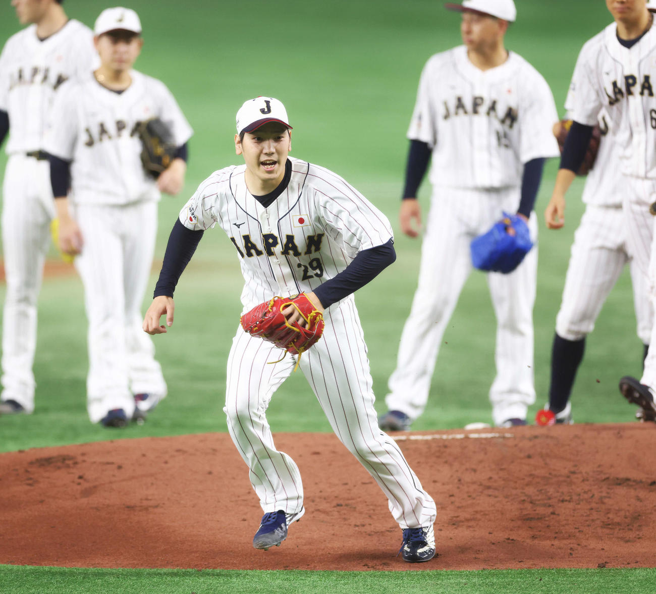 投手練する侍ジャパン石川（撮影・河田真司）