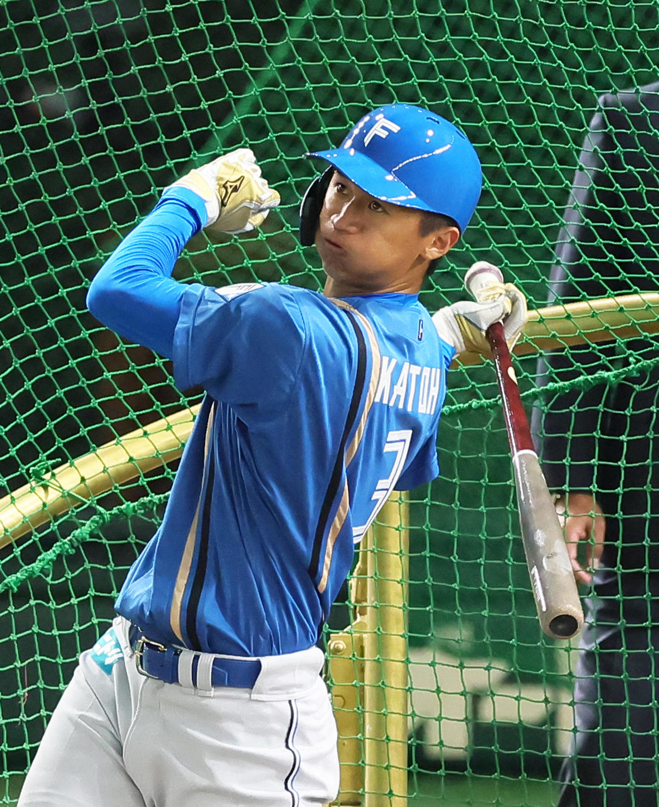 背番号3のユニホーム姿で打撃練習する日本ハム加藤豪（撮影・足立雅史）