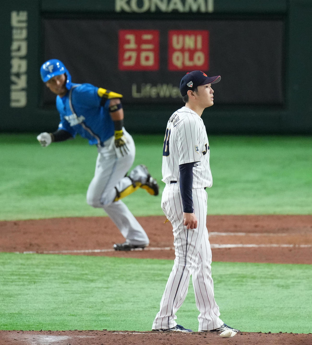 日本代表対日本ハム　4回表日本ハム無死、江越に二塁打を許す石川（撮影・垰建太）