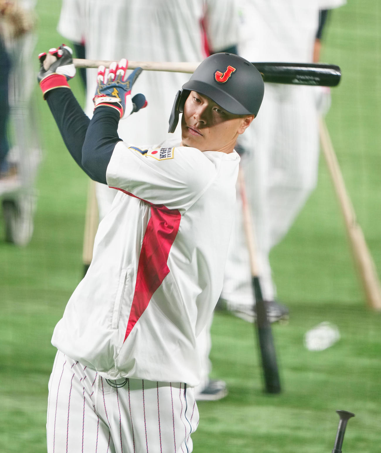 日本代表対日本ハム　試合前練習に臨む日本代表佐藤輝（撮影・江口和貴）