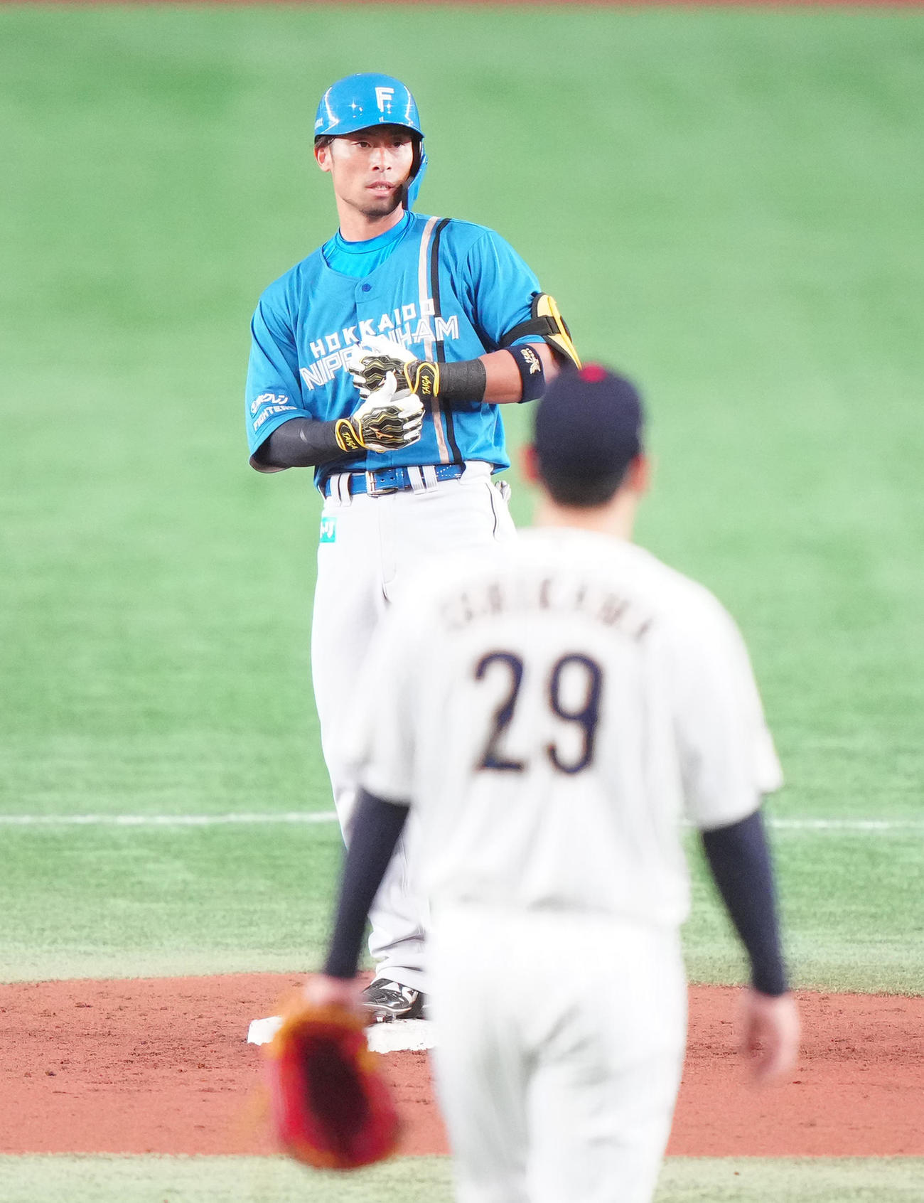 日本代表対日本ハム　4回表日本ハム無死、二塁打を放った江越（撮影・江口和貴）