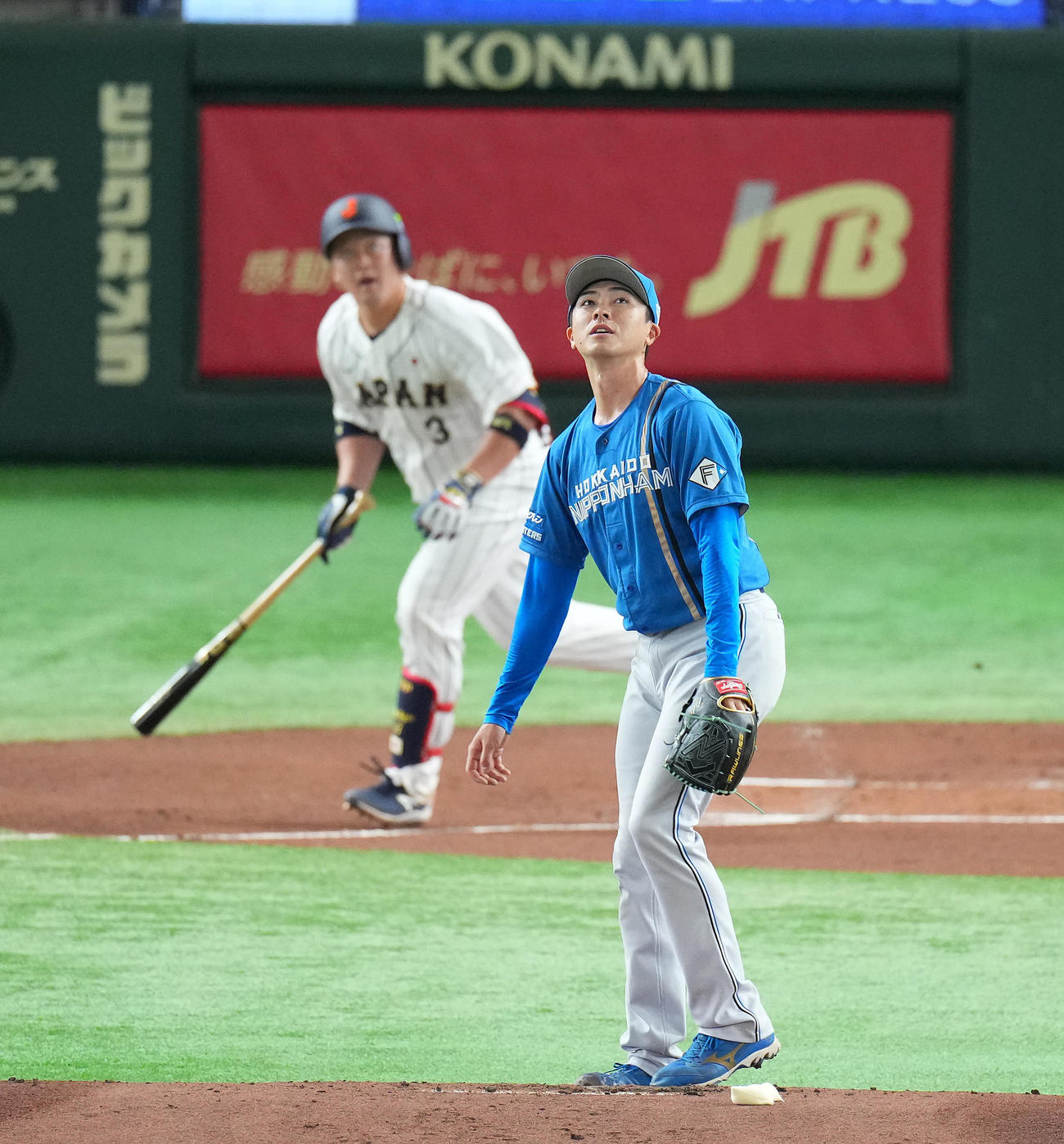 日本代表対日本ハム　1回裏日本代表1死三塁、牧にソロ本塁打を許す上沢（撮影・垰建太）