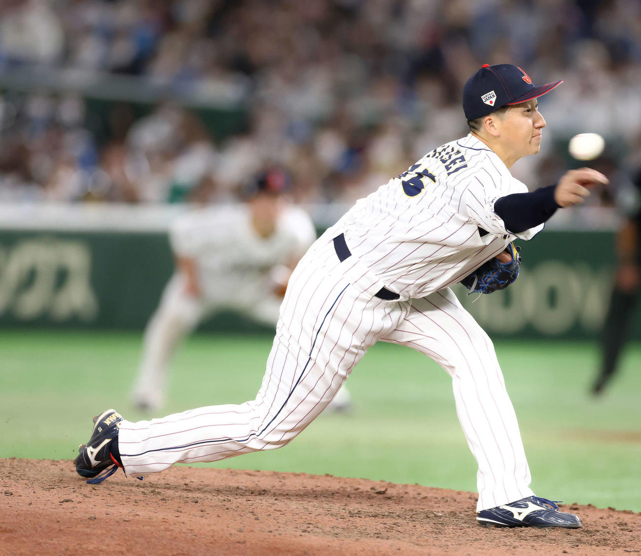 日本代表対日本ハム　9回表、日本代表4番手で登板する大勢（撮影・河田真司）