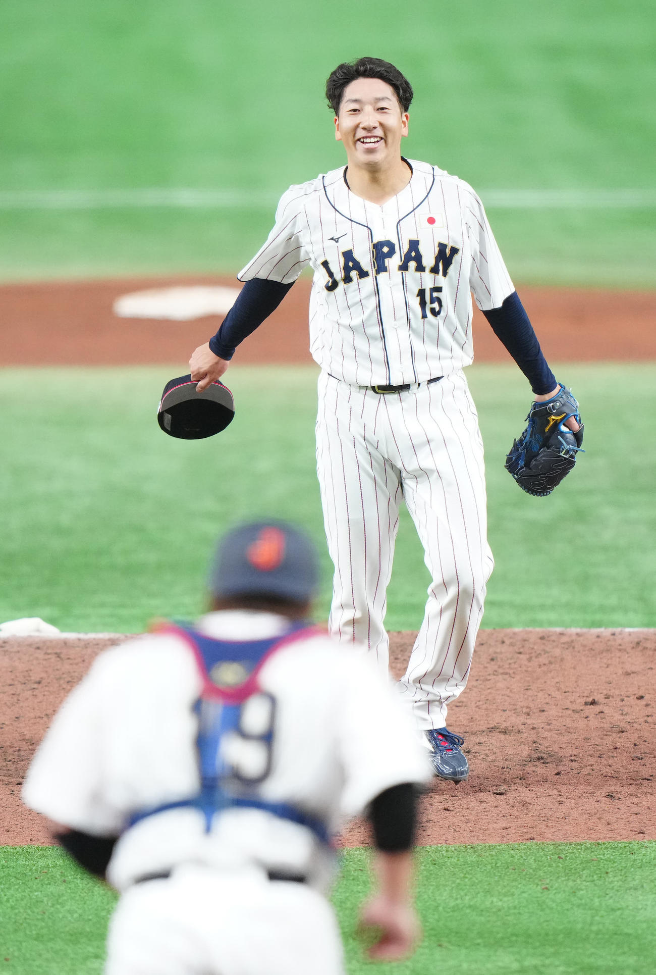 日本代表対日本ハム　9回表日本ハム2死、万波を二飛に仕留め、笑顔を見せる大勢（撮影・江口和貴）