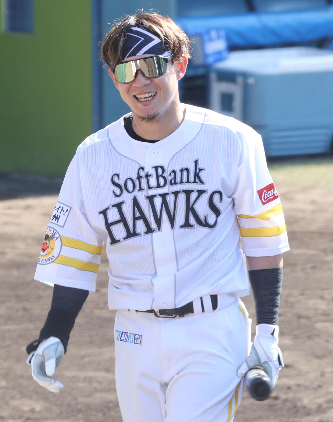 練習中に笑顔を見せる牧原大成（撮影・梅根麻紀）