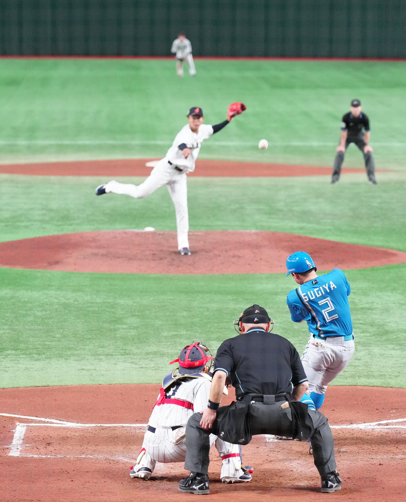 日本代表対日本ハム　7回表日本ハム無死一塁、右飛に倒れる代打杉谷（撮影・江口和貴）