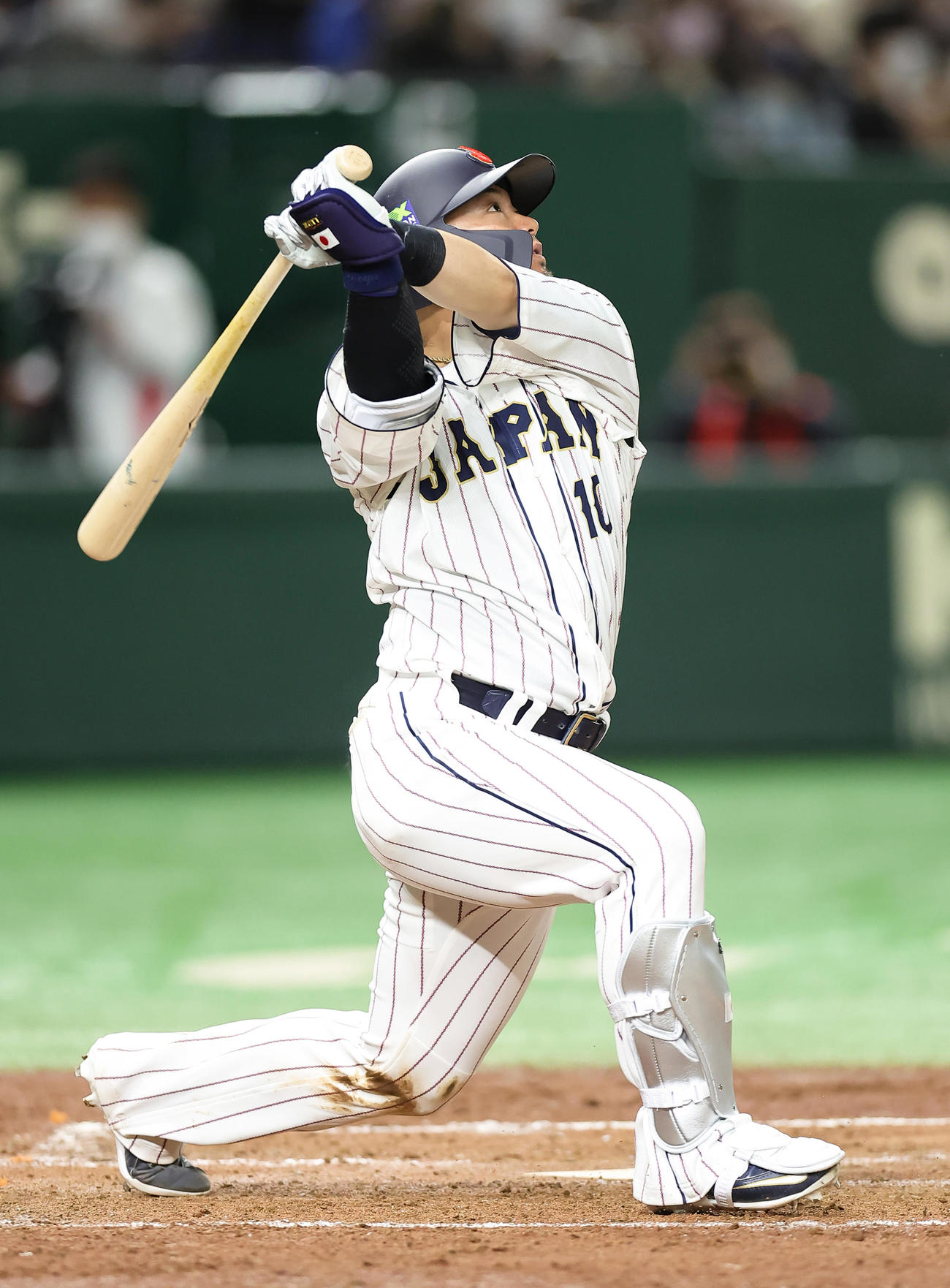 日本代表対日本ハム　4回裏日本代表1死一塁、森は右越え2点本塁打を放つ（撮影・足立雅史）