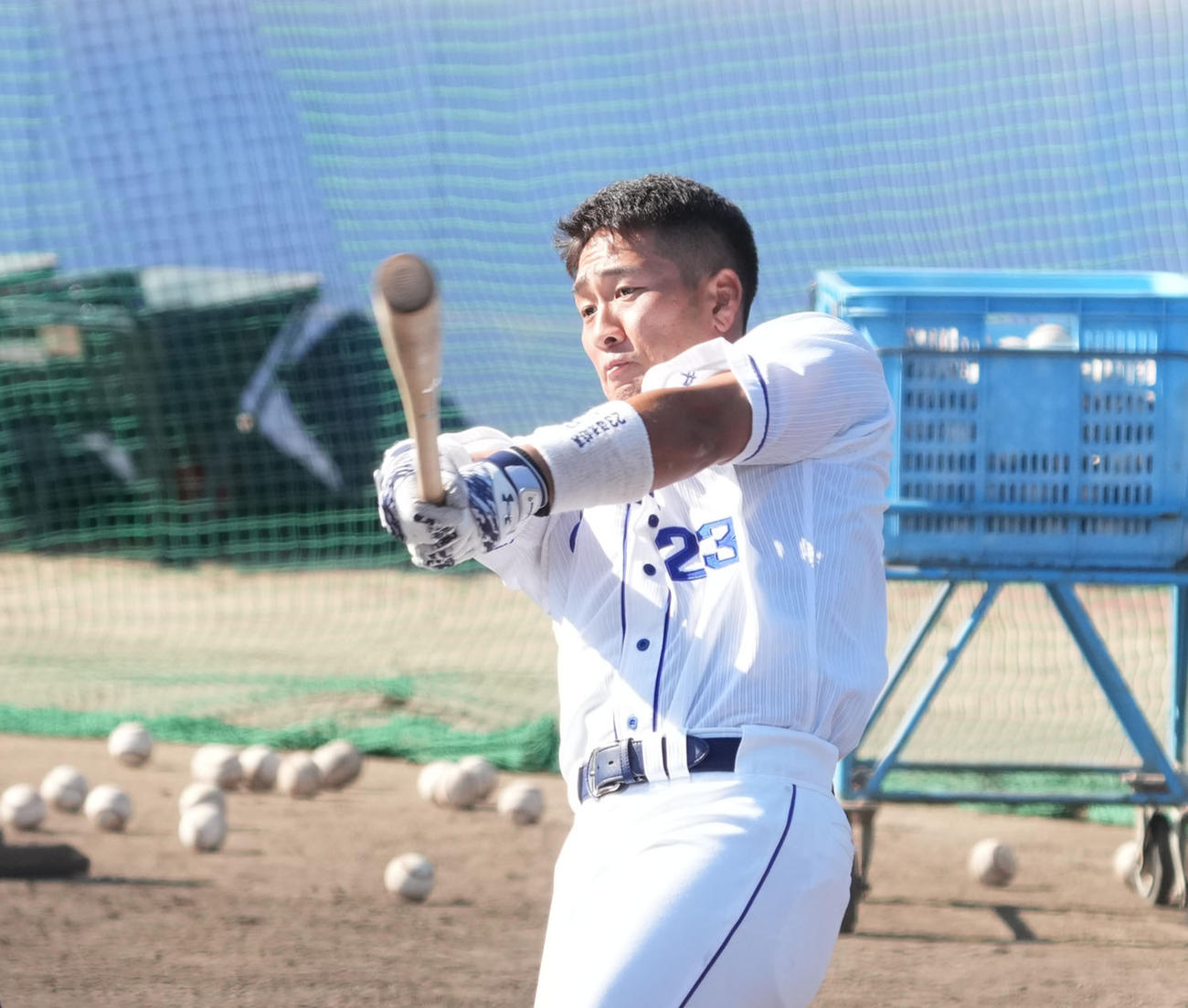 ロングティー打撃練習をする福元（撮影・森本幸一）