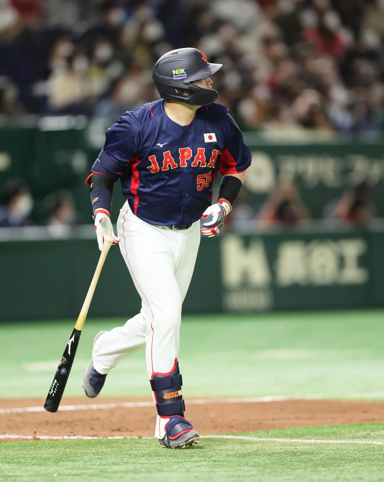 巨人対日本代表　9回表日本代表2死、村上は2打席連続となる左越え本塁打を放つ（撮影・足立雅史）