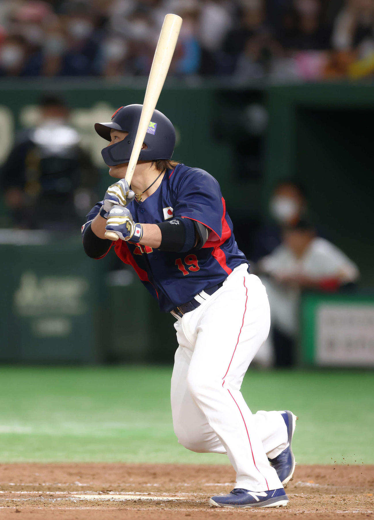 巨人対日本代表　8回表日本代表2死三塁、中前適時打を放つ甲斐（撮影・河田真司）
