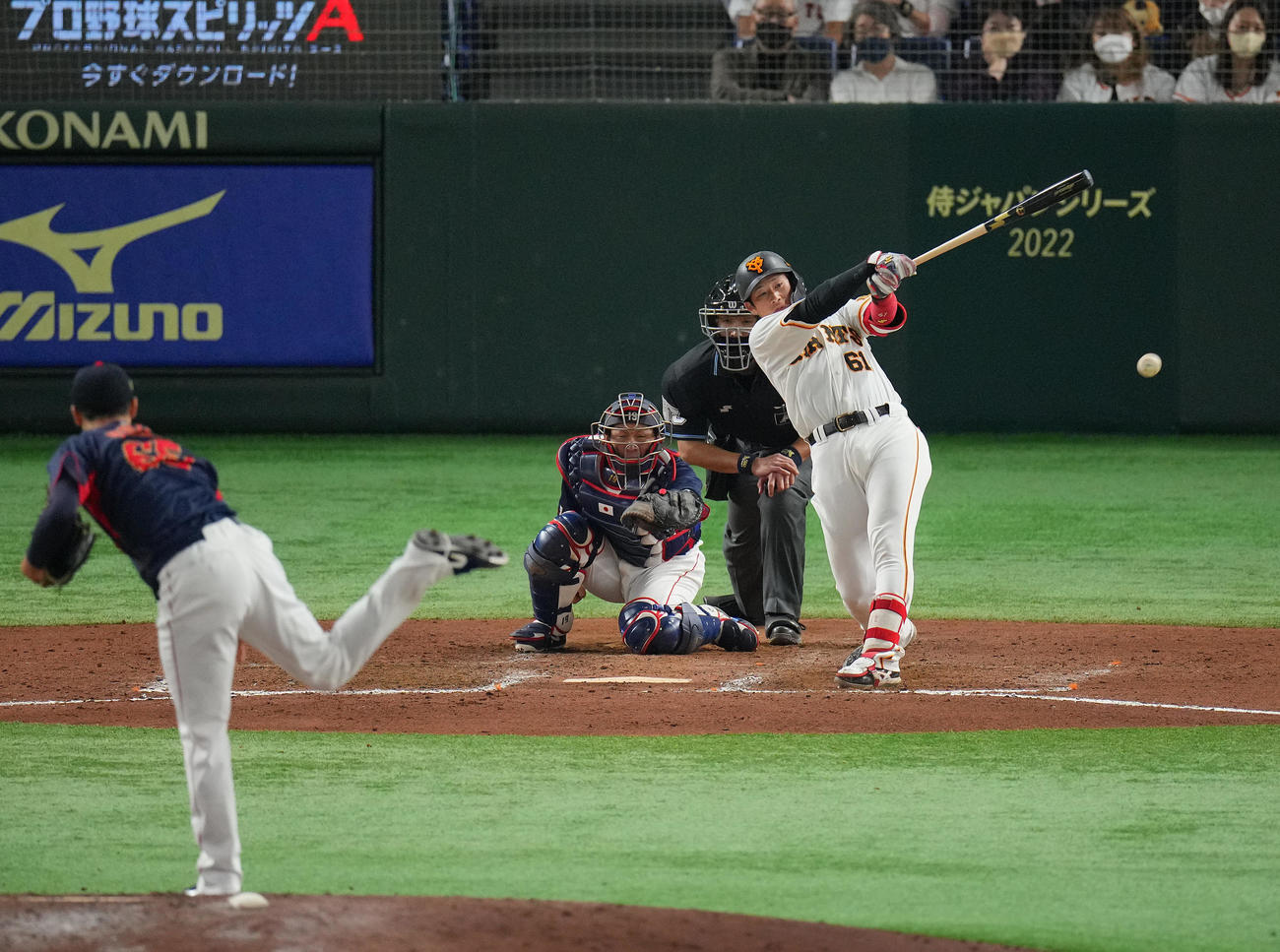 巨人対日本代表　7回裏巨人2死、三ゴロに倒れる増田陸。投手湯浅（撮影・垰建太）