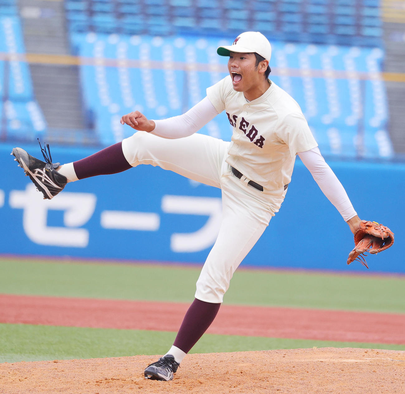 法大対早大　力投する早大・堀越（撮影・野上伸悟）