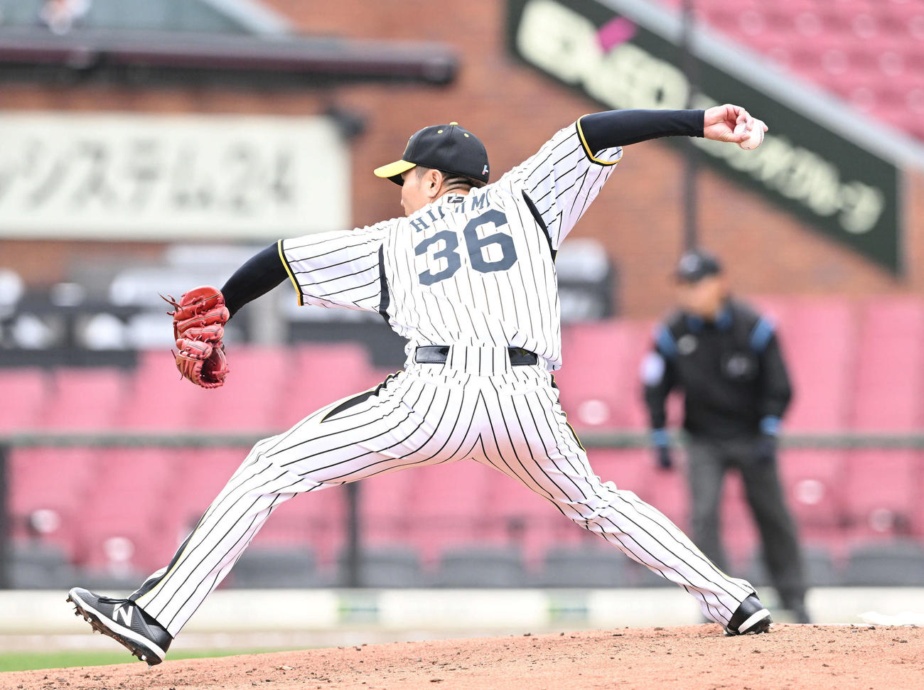 投球する元阪神の一二三（撮影・滝沢徹郎）
