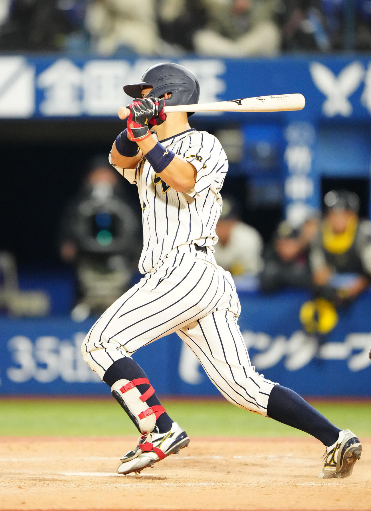 上武大対日体大　9回表上武大2死、三塁打を放つ進藤（撮影・江口和貴）