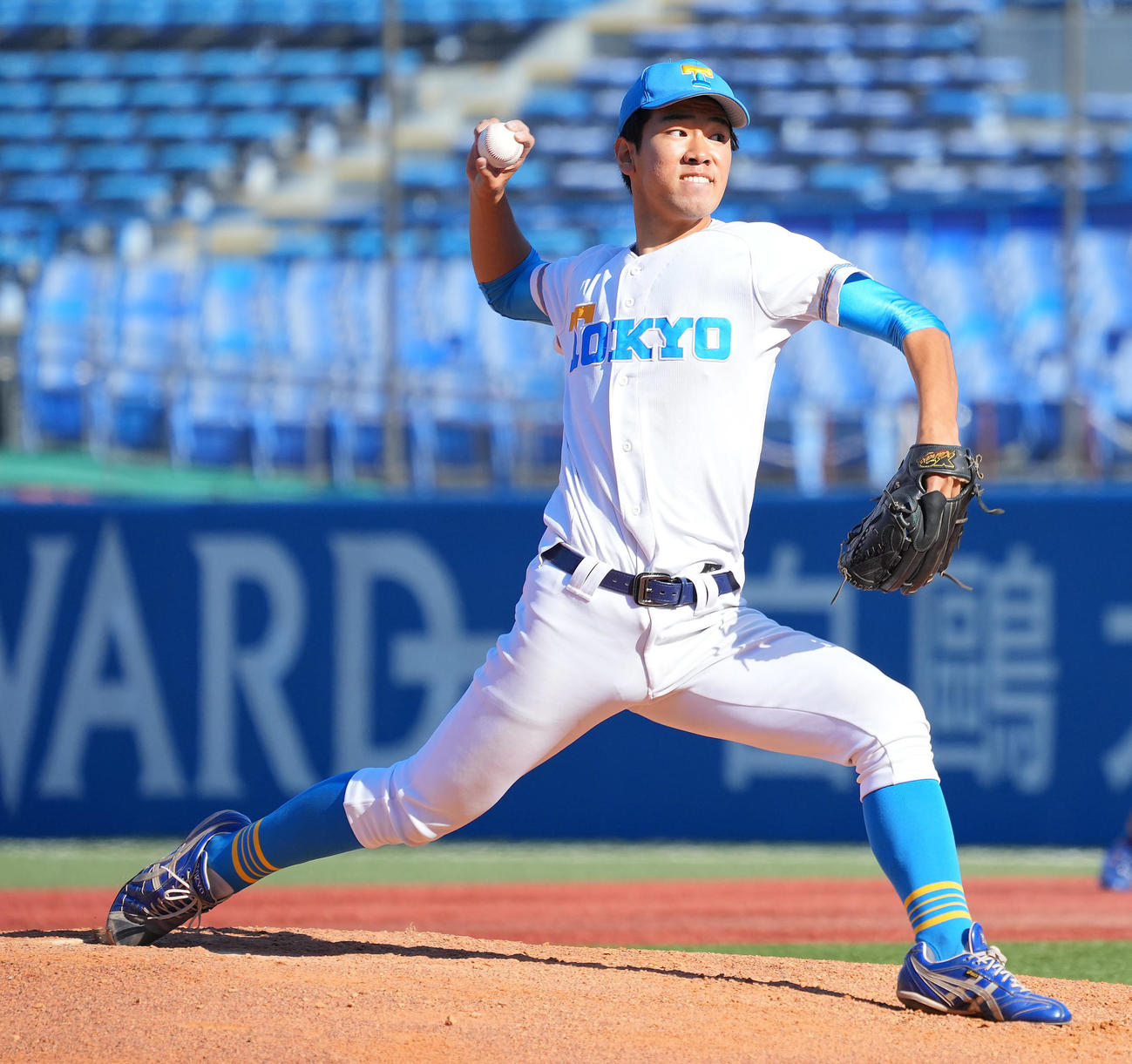 東大対慶大　力投する東大先発の平田（撮影・垰建太）