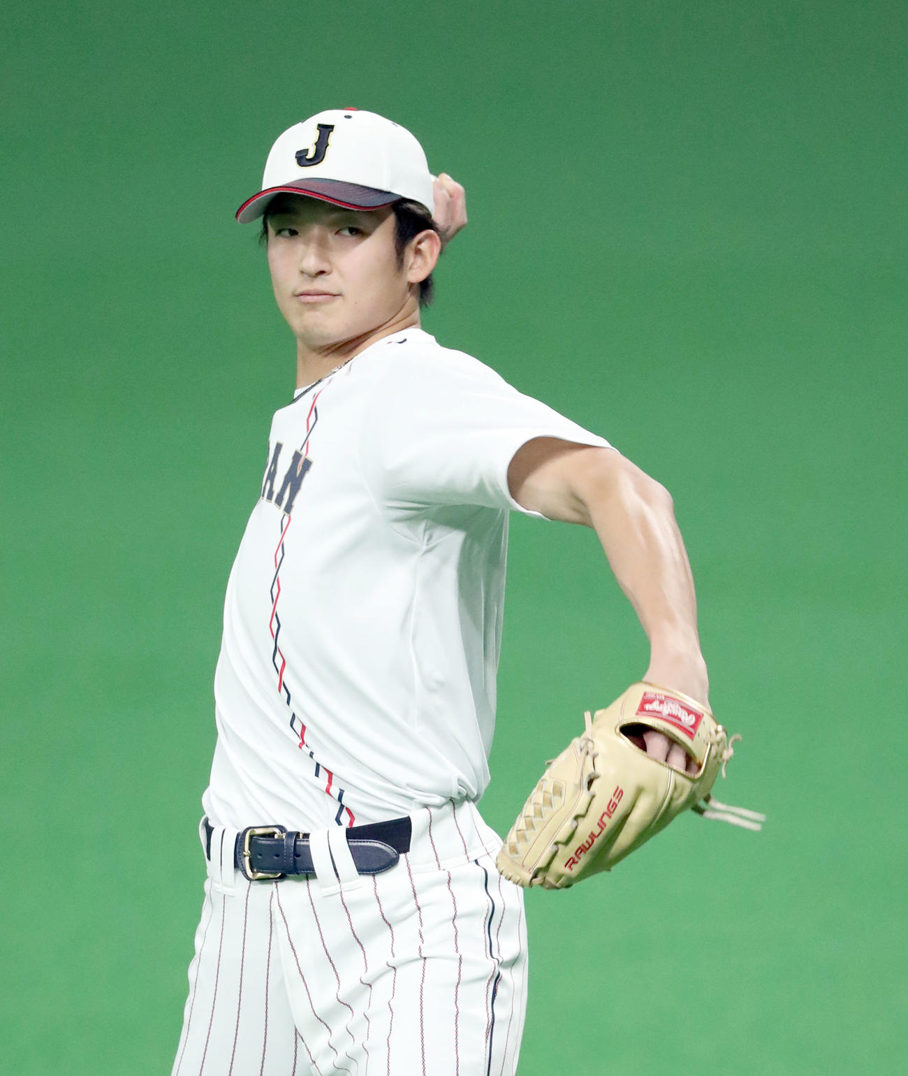 キャッチボールをする侍ジャパン山崎颯（撮影・佐藤翔太）
