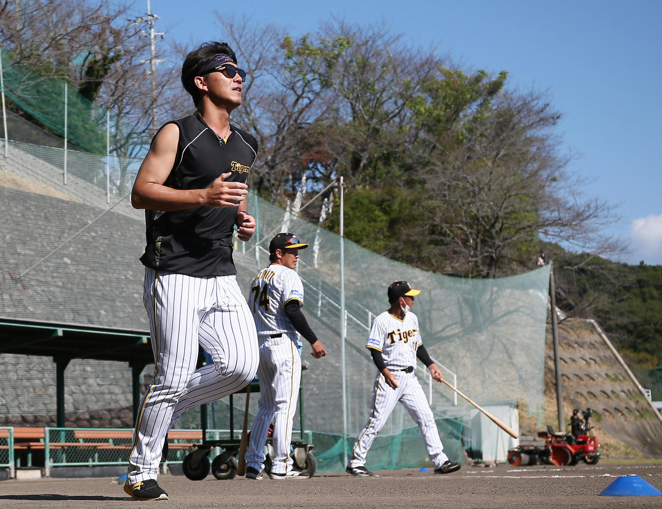 伊藤将（手前）は長距離ランで汗を流す（撮影・上山淳一）
