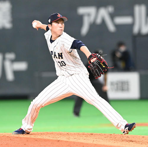日本対オーストラリア　日本2番手の戸郷（撮影・前岡正明）