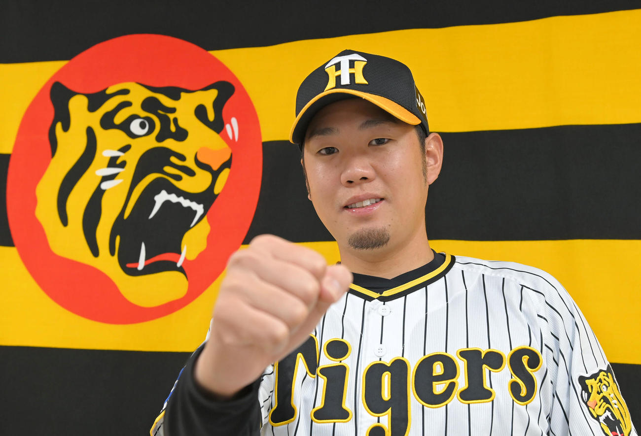 阪神残留を決め、来季の気合を見せる阪神西勇（代表撮影）