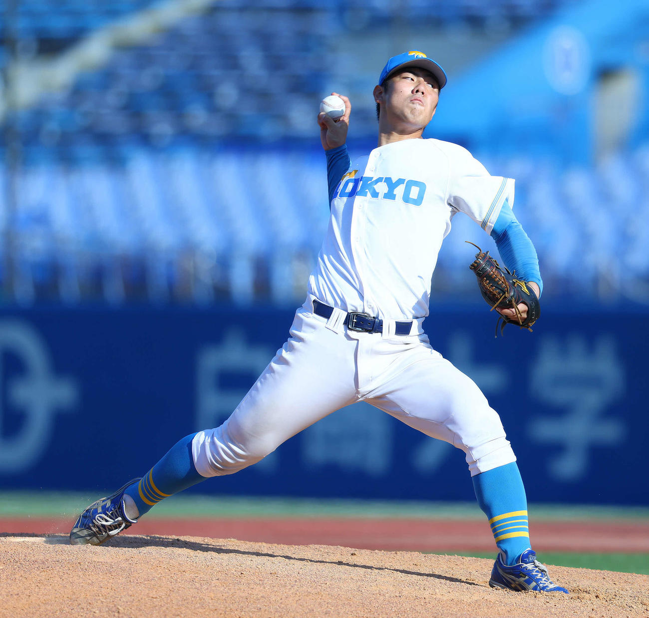 東大対明大　先発登板する東大・鈴木太陽（撮影・河田真司）