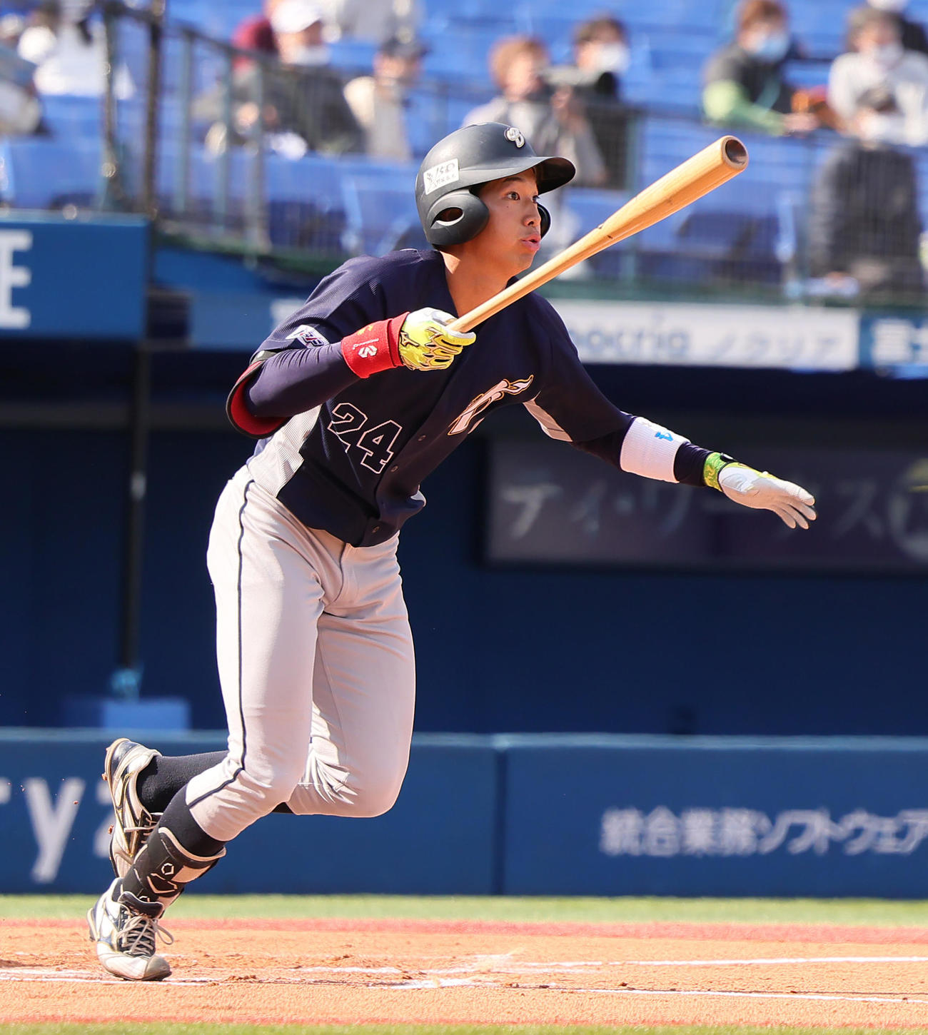 中央学院大対上武大　1回裏上武大1死一塁、島村は右越え適時二塁打を放つ（撮影・足立雅史）