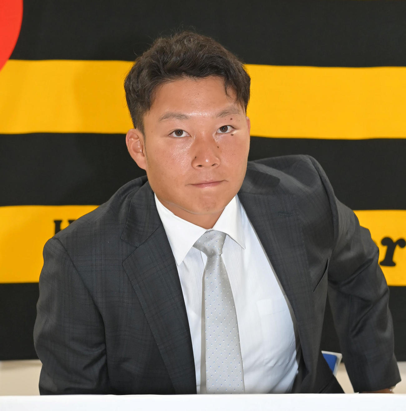 更改を終え、会見する阪神藤田（代表撮影）