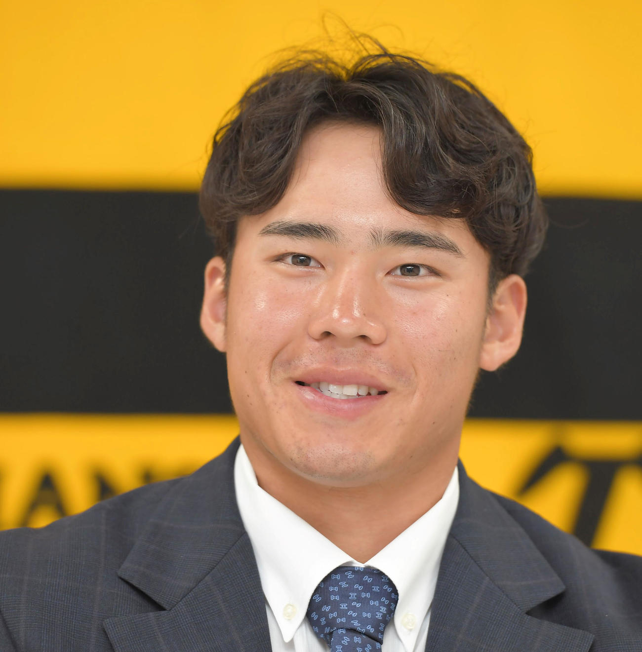 更改を終え、会見する阪神遠藤（代表撮影）