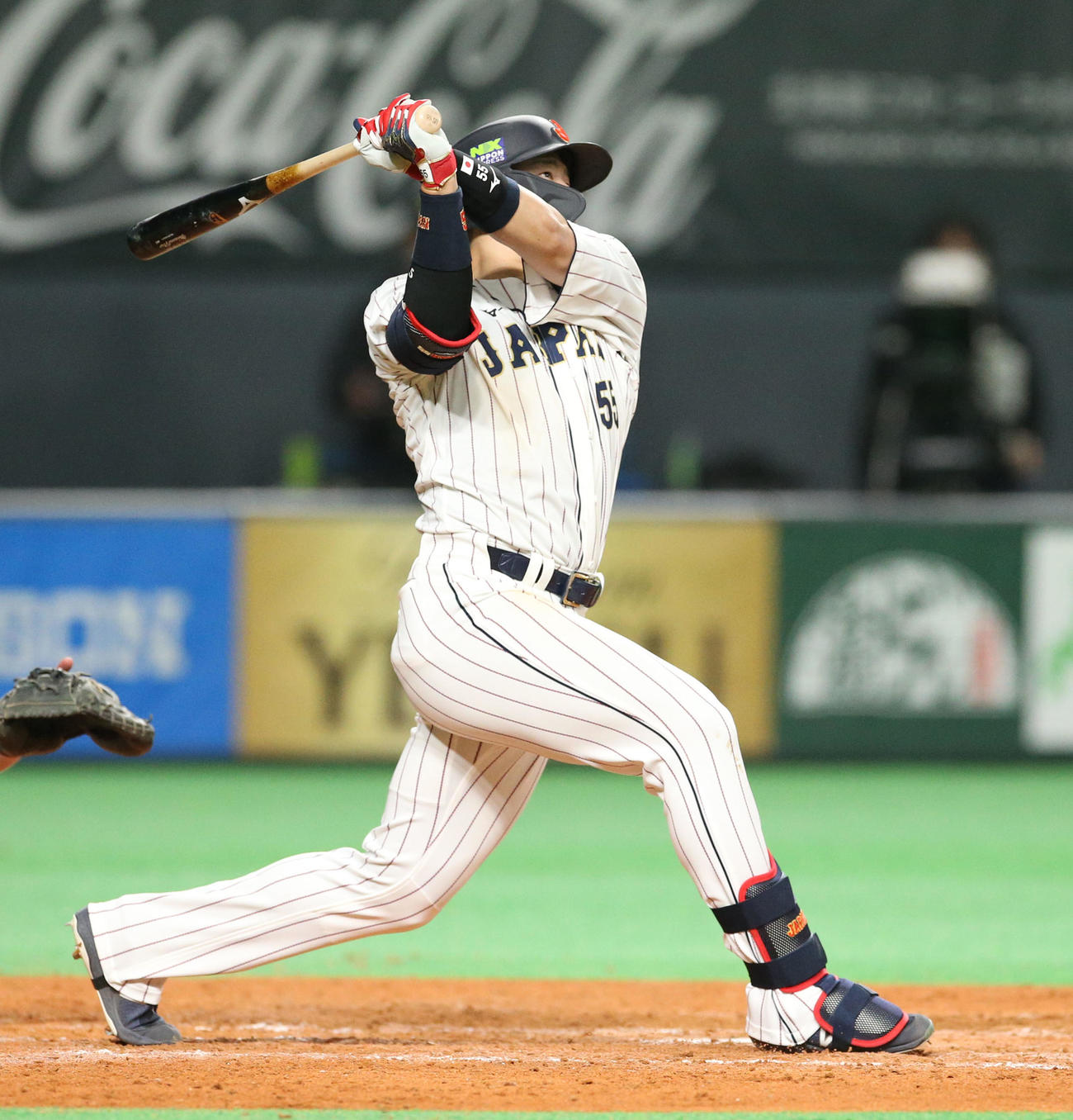日本対オーストラリア　5回裏日本2死一塁、村上は右越え2点本塁打を放つ（撮影・佐藤翔太）
